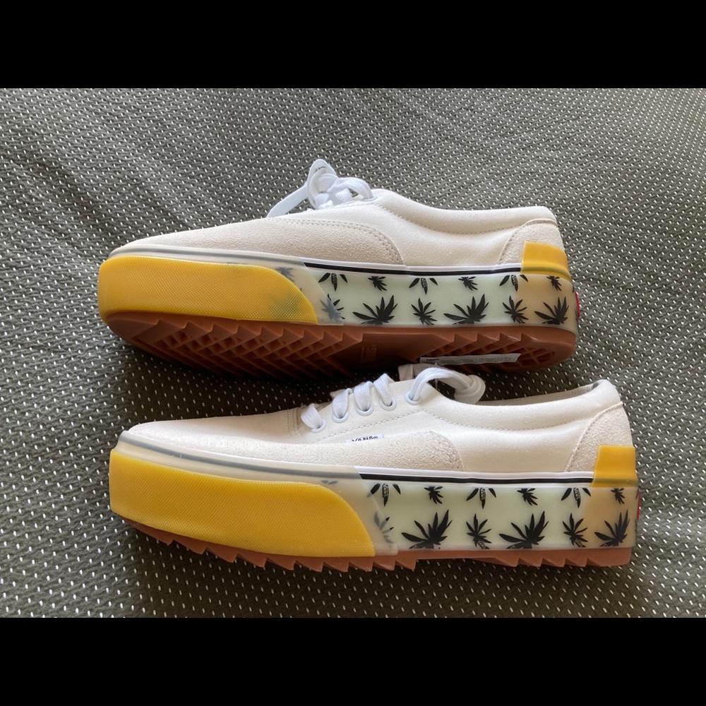 BRAND NEW Era Stacked LX Van’s